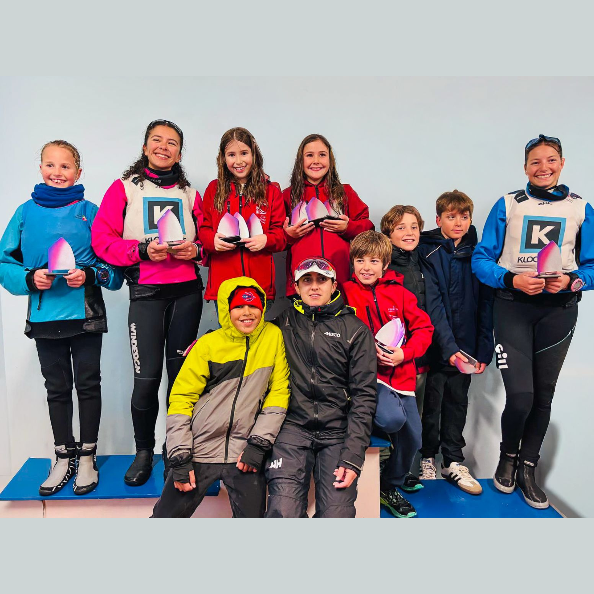 L’equip Optimist del CN El Masnou a Cambrils, després d’un cap de setmana intens de regata amb vent, aprenentatges i bons resultats.