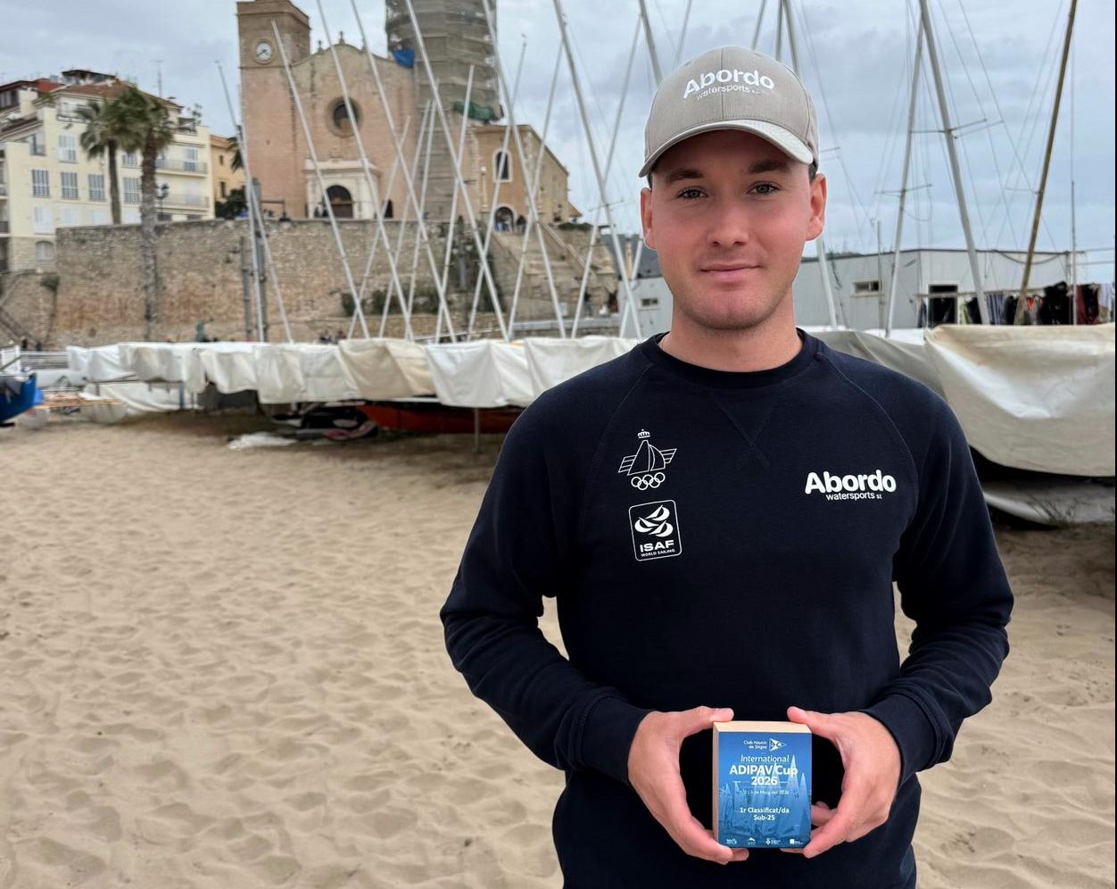 Pau Delclós s’imposa en categoria sub-25 a la International ADIPAV Cup - 2026, International ADIPAV, Pati a Vela, Sitges - Setmana Nàutica d'Alacant